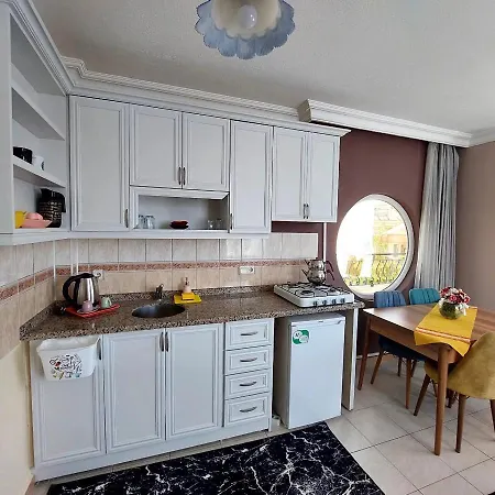 Otel Summer Rose Side